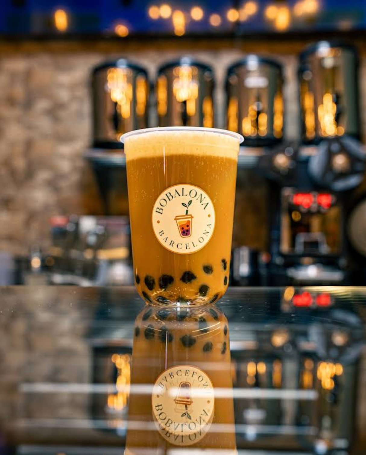 BOBALONA bubble tea — Té Thai con leche con perlas